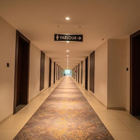 Hotel Omaya Garden Rāipur Екстериор снимка