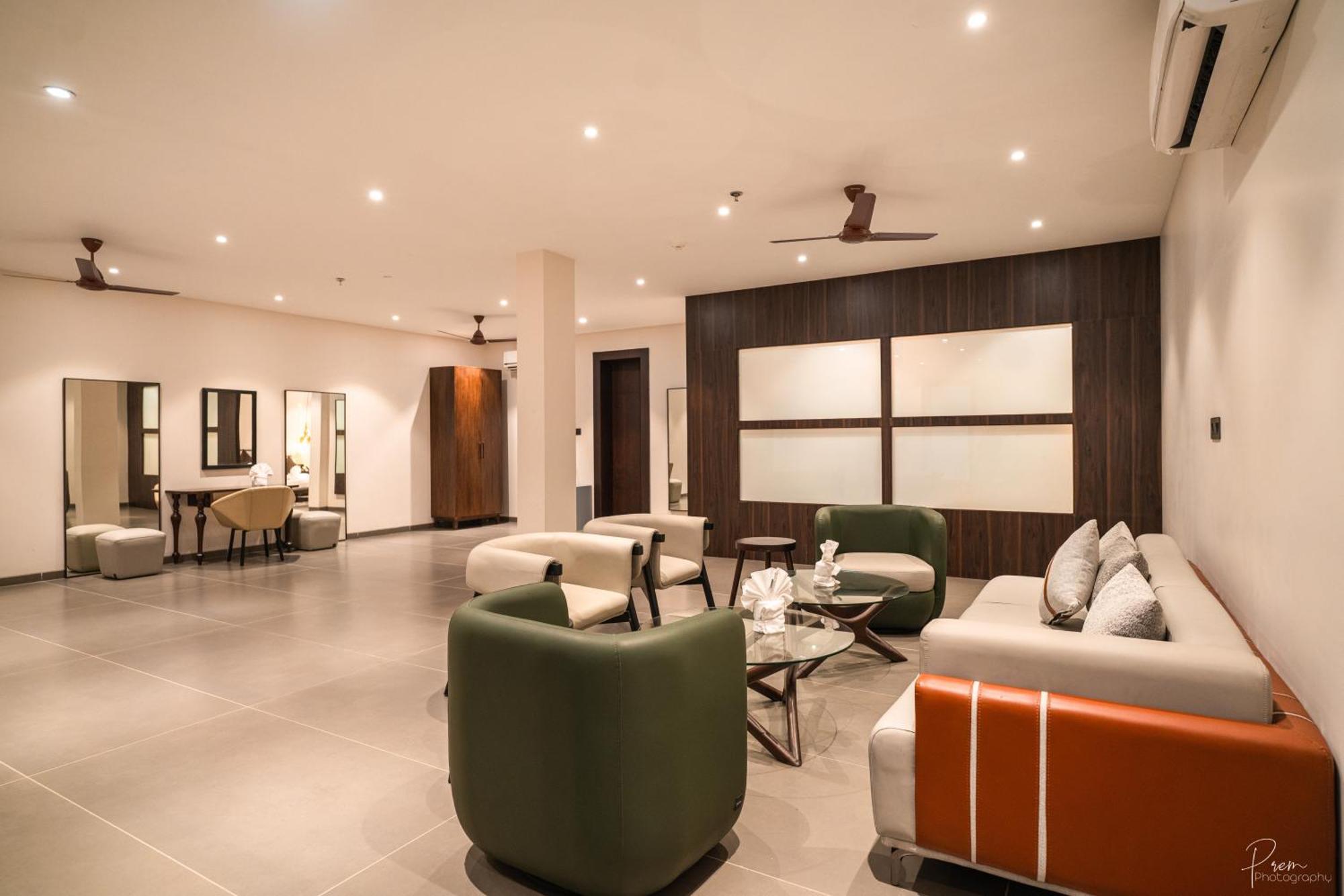 Hotel Omaya Garden Rāipur Екстериор снимка