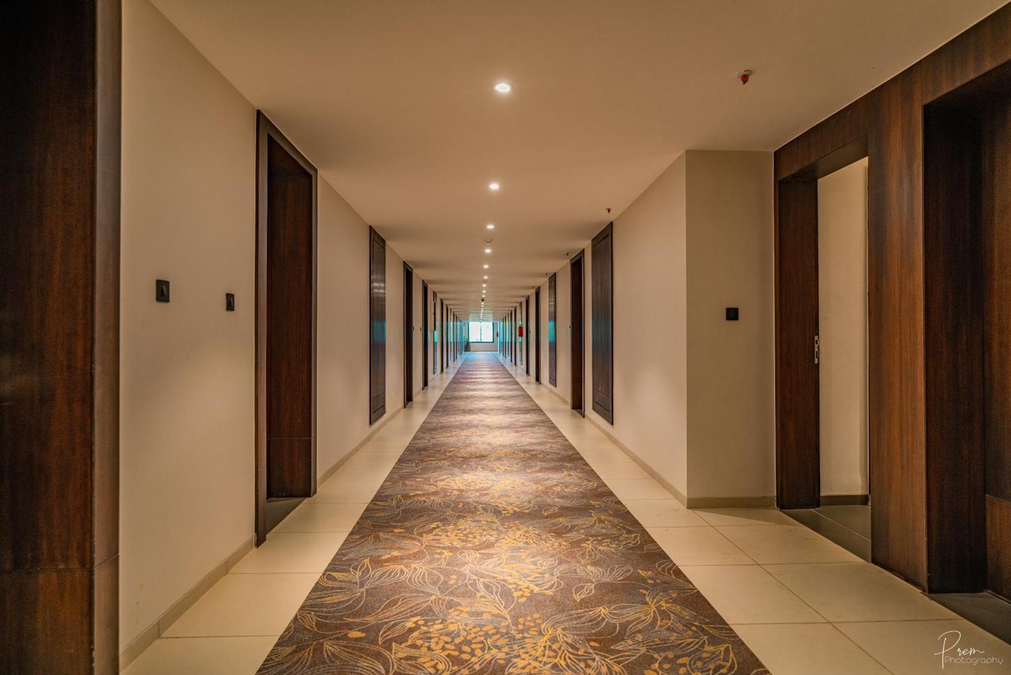 Hotel Omaya Garden Rāipur Екстериор снимка