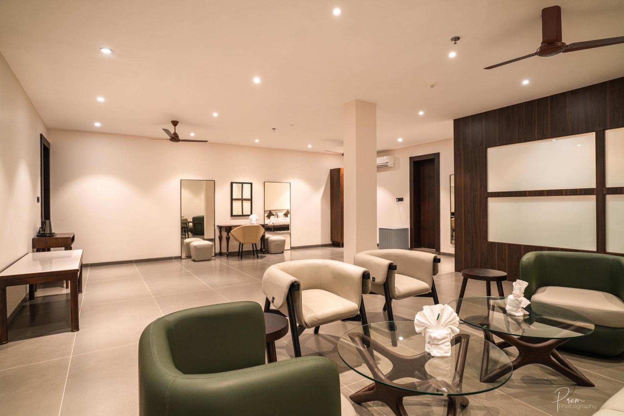 Hotel Omaya Garden Rāipur Екстериор снимка