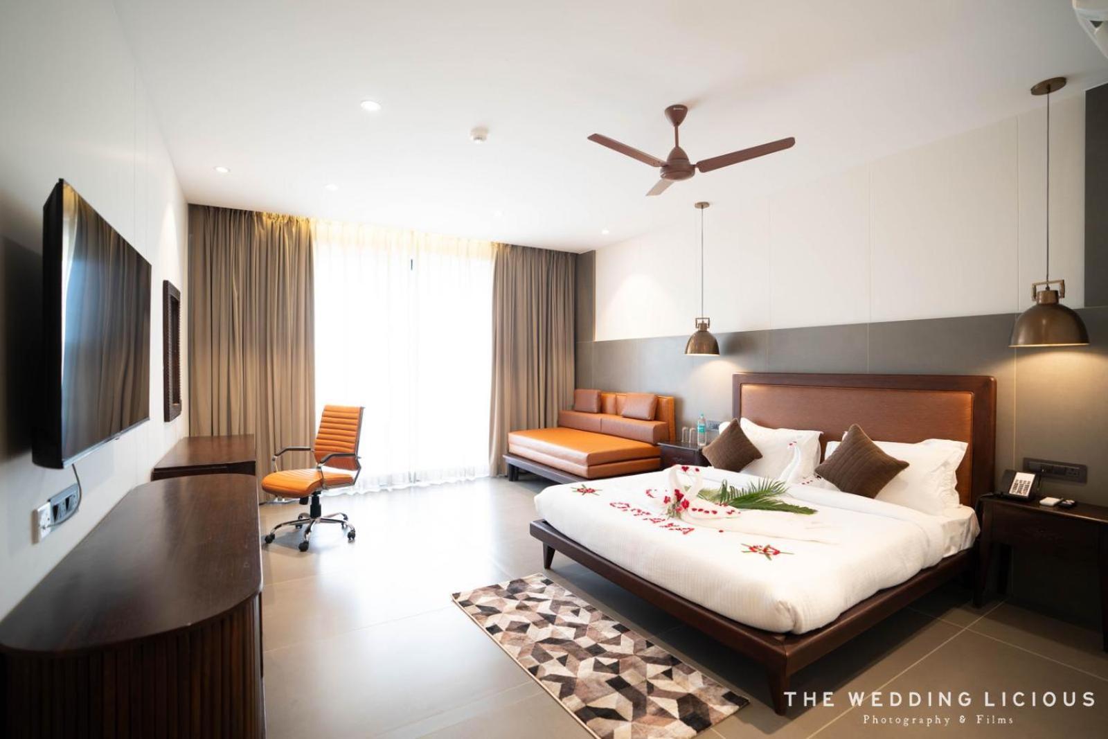 Hotel Omaya Garden Rāipur Екстериор снимка