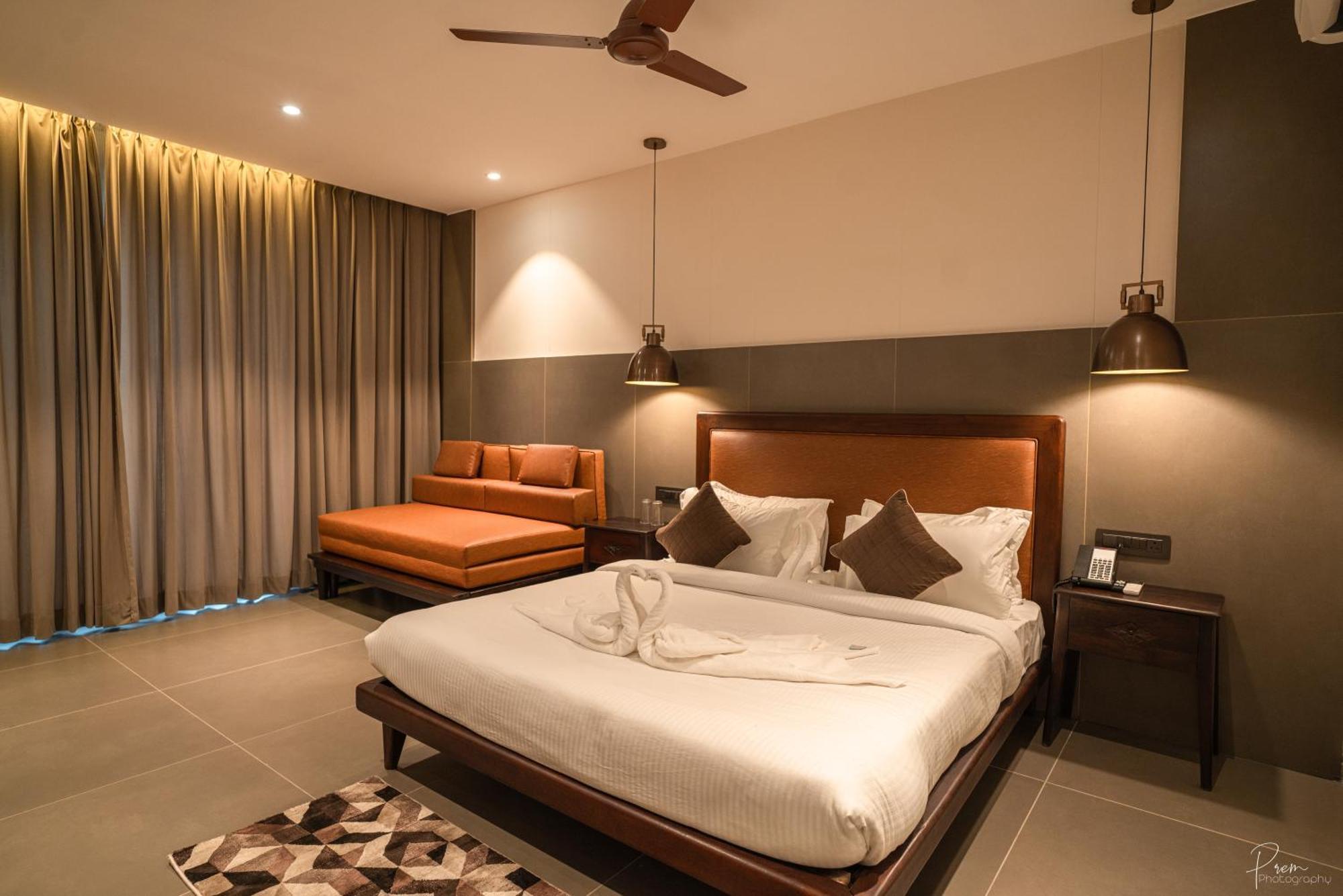 Hotel Omaya Garden Rāipur Екстериор снимка