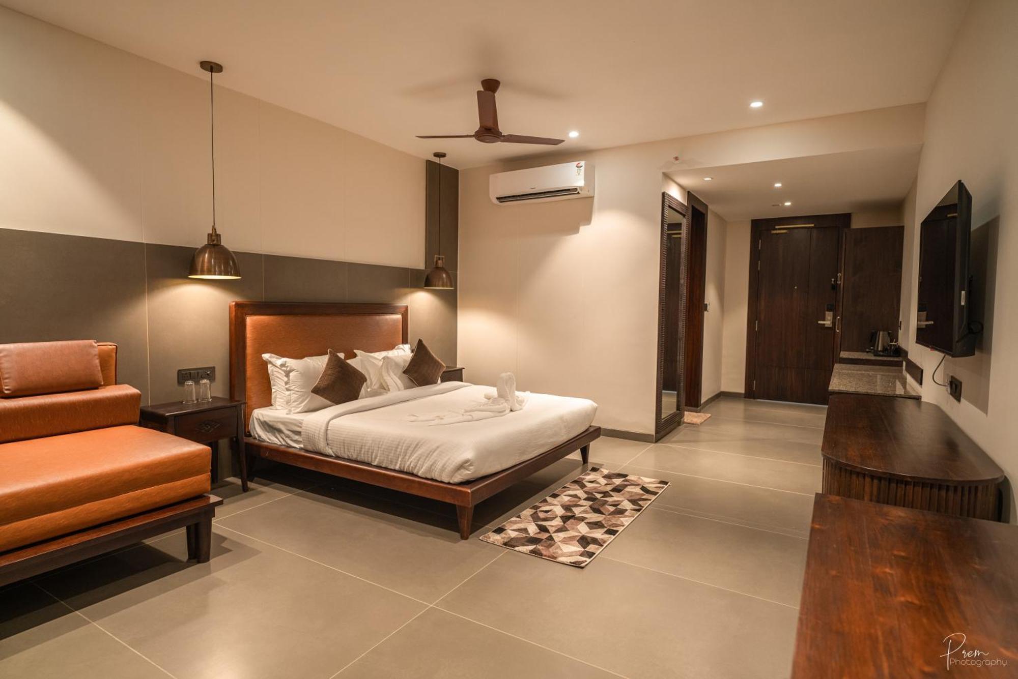 Hotel Omaya Garden Rāipur Екстериор снимка