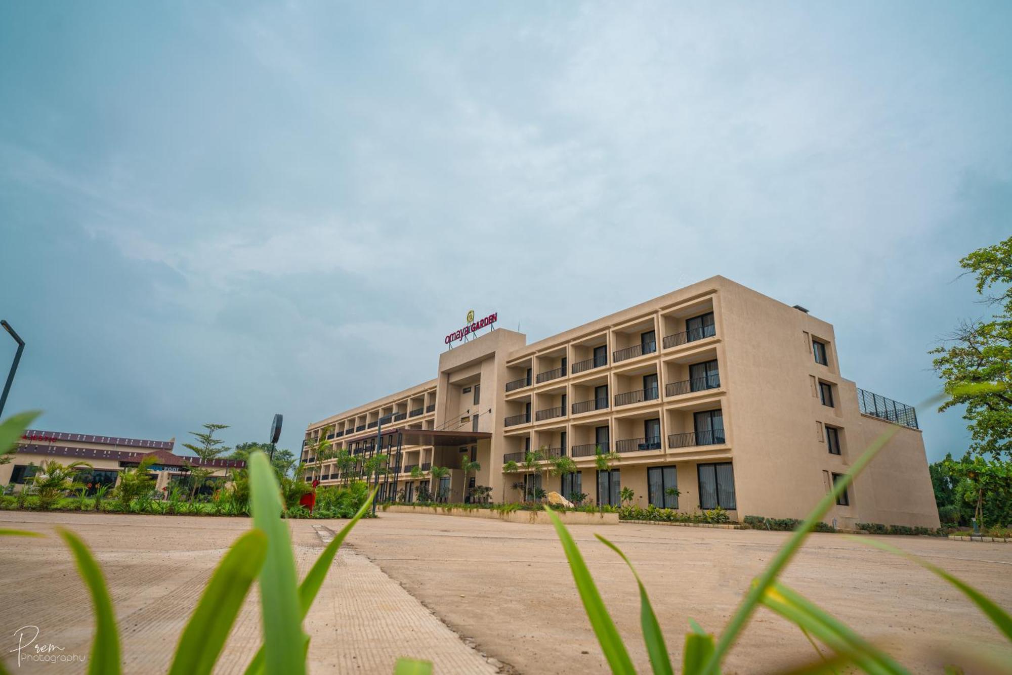 Hotel Omaya Garden Rāipur Екстериор снимка